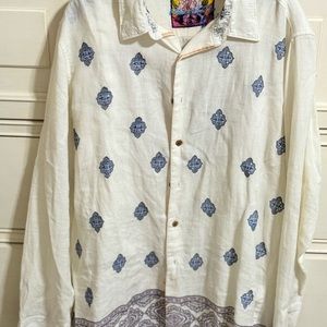 Men’s linen Robert Graham shirt